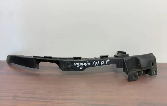 Opel Insignia A Front bumper mounting bracket 13250571