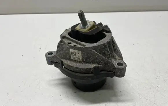 BMW 1 F20 F21 Engine mount bracket 6873704
