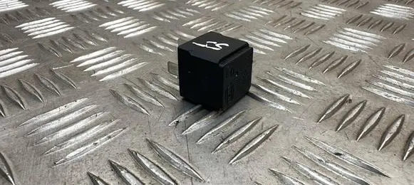 Mercedes-Benz E C207 W207 Other relay A0025421319