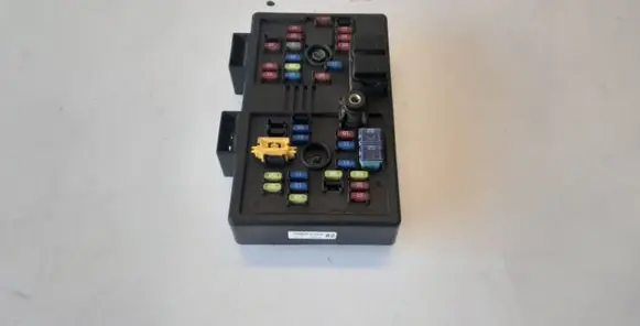 Chevrolet Captiva Fuse module 96821082