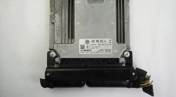 Volkswagen PASSAT B6 Engine control unit/module 03C906021A 0261S04469
