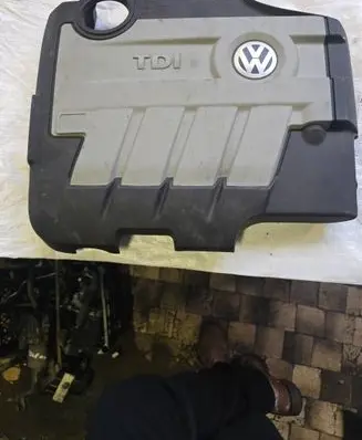 Volkswagen PASSAT B6 Engine cover (trim) 03L103925AE