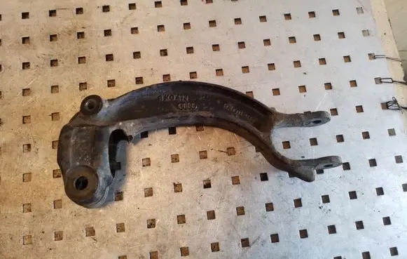Audi A6 C7 Lower shock absorber bracket 8K0413L