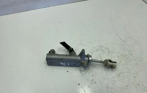Honda CR-V Clutch master cylinder