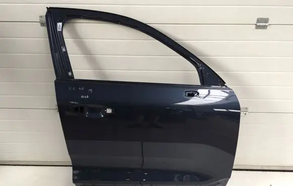 Volvo XC40 Front door