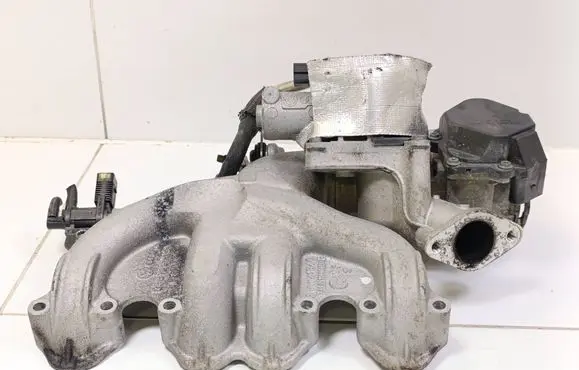 Volkswagen Golf V EGR valve 03G129637A 03G129713K