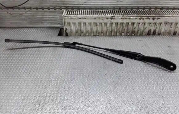 Volvo V50 Windshield/front glass wiper blade 31253996