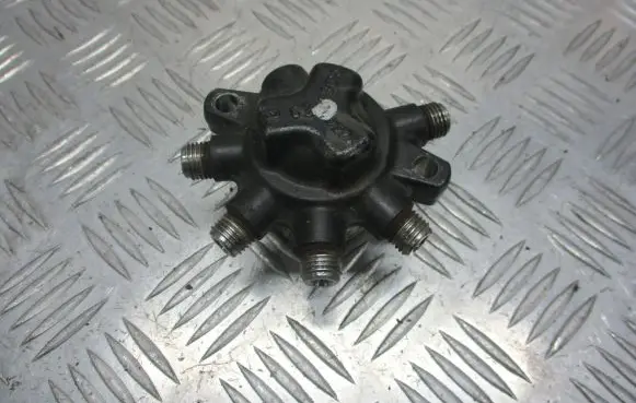 Ford Focus Fuel distributor 