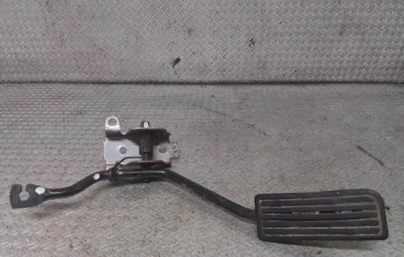 Honda CR-V Accelerator throttle pedal