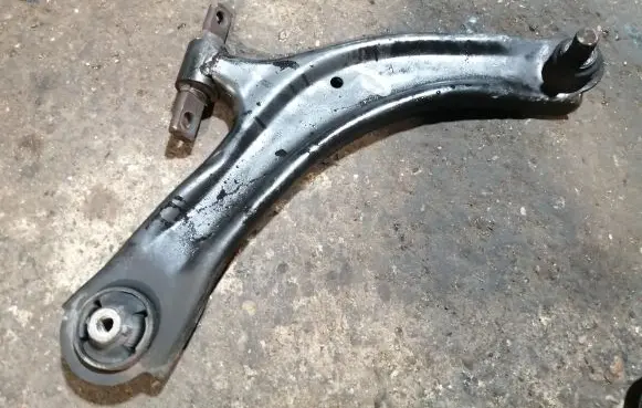 Nissan Qashqai Front lower control arm/wishbone