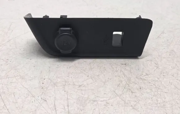 Opel Corsa F 12 V Socket (front) 9830788880 39181489 460029937