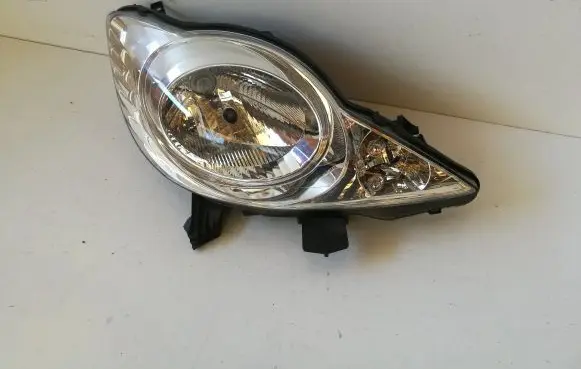 Peugeot 107 Headlight/headlamp 811100H030 89033104