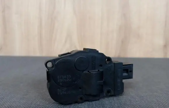Mercedes-Benz E C207 W207 A/C air flow flap actuator/motor 2219066900 A2219066900 K9749006