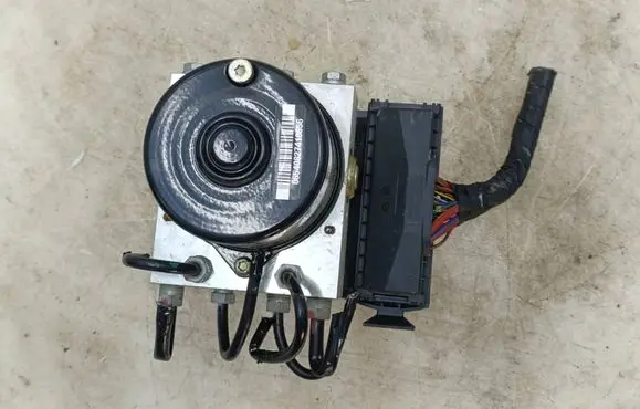 BMW 3 E90 E91 ABS Pump 6771487 6771486 00401111D3