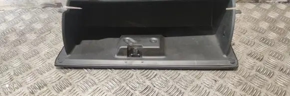 Glove box
