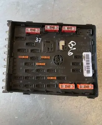 Volkswagen PASSAT B6 Fuse module 3C0937125 33592777