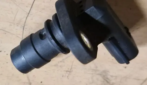 Volvo V70 Camshaft position sensor 8627354