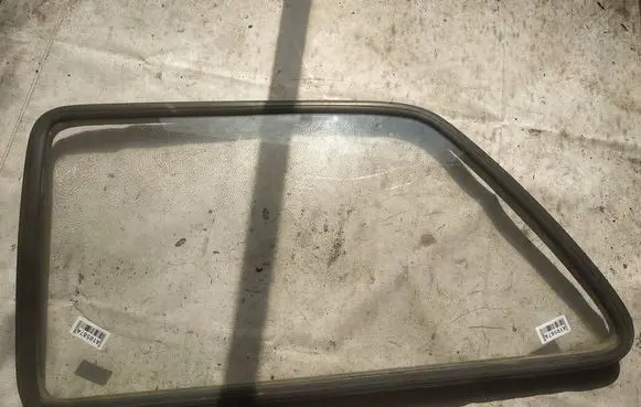 Volkswagen Golf II Rear side window as2