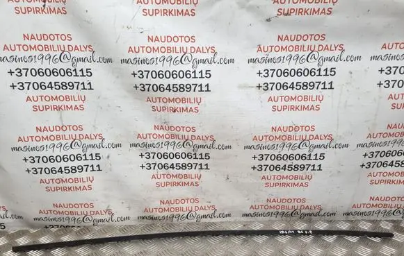 Volkswagen PASSAT B6 Front door trim (molding) 3C0853515