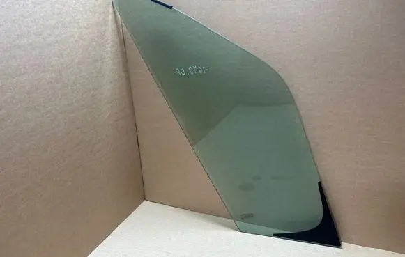 Renault Master III Front door vent window glass four-door 