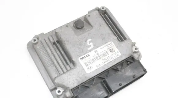 KIA Sportage Engine control unit/module 391012F565 0281017045