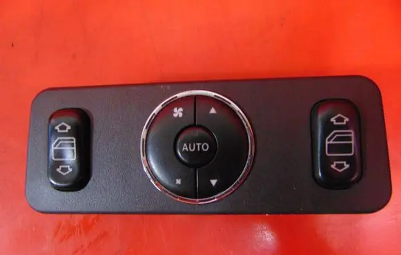 Mercedes-Benz ML W163 Electric window control switch A1638200326