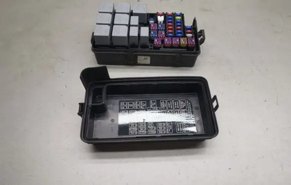 Chevrolet Lacetti Fuse module J200AF