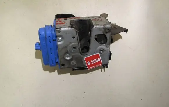 Audi A4 S4 B5 8D Rear door lock 8D0839015A