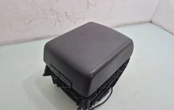 Volkswagen Touareg I Armrest 7L6863762