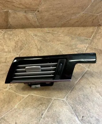 Mercedes-Benz E W212 Dashboard air vent grill cover trim A2128204004