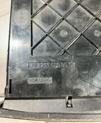 Mercedes-Benz E W211 Center console A2116800552