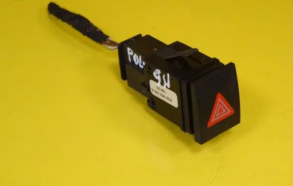 Volkswagen Polo IV 9N3 Hazard light switch 6Q0953235A
