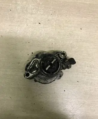 Mazda 3 I Vacuum pump D1561B