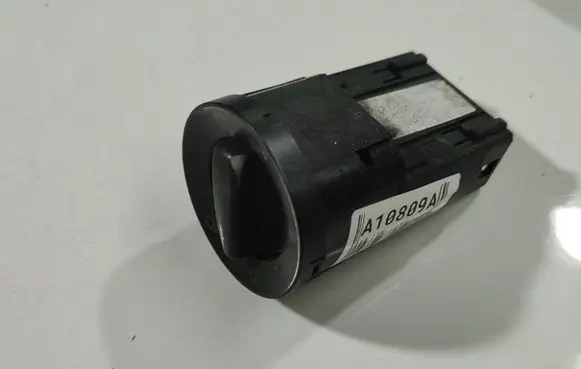 Volkswagen PASSAT B5.5 Light switch 