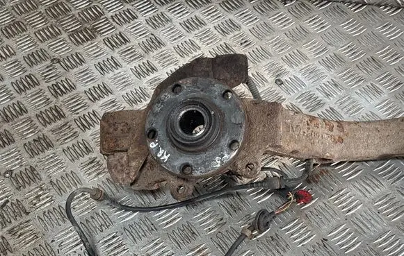 Audi A6 S6 C5 4B Front wheel hub