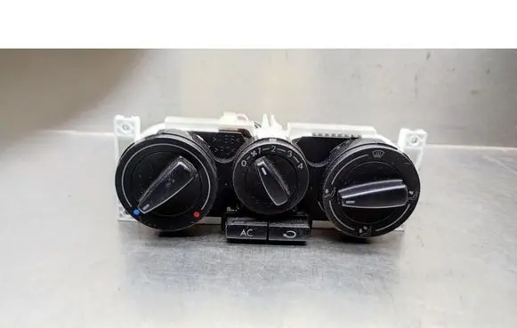 Volkswagen Polo III 6N 6N2 6NF Air conditioning/heating control unit 1J0820045F