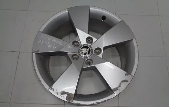 Skoda Octavia Mk3 (5E) R17 alloy rim 5E0601025BF
