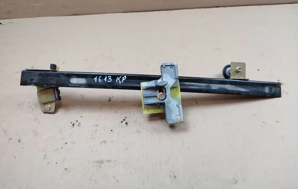 Maserati Coupe Front door manual window regulator