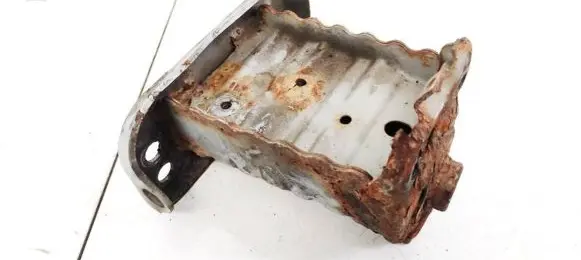 Toyota Yaris Front bumper mounting bracket