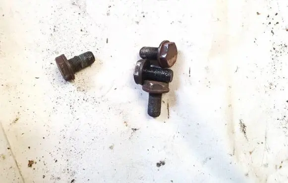 Volkswagen Golf IV Nuts/bolts 