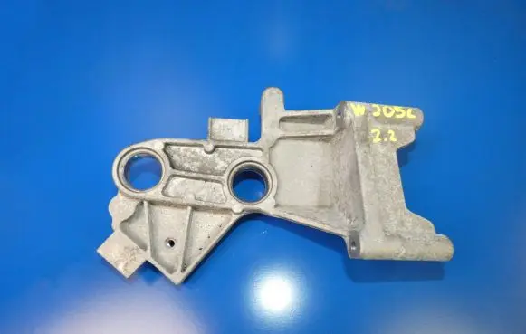 Mercedes-Benz C W205 Engine mounting bracket A6510941627