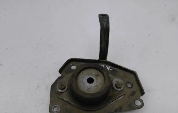 Citroen C4 II Engine mount bracket