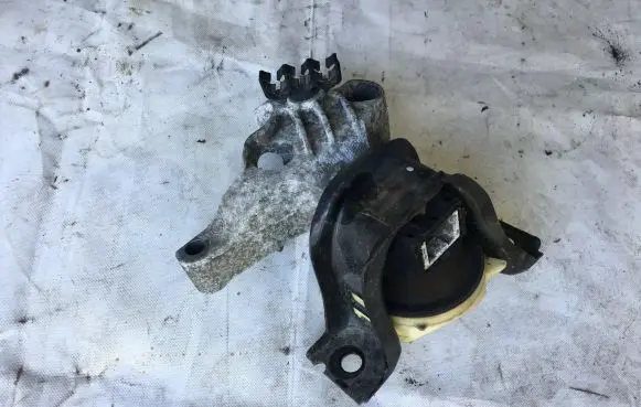 Renault Clio IV Engine mount vacuum valve 113756731R