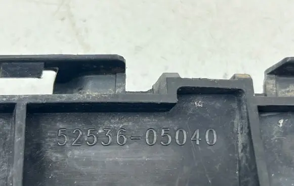 Toyota Avensis T270 Front bumper mounting bracket 5253605040