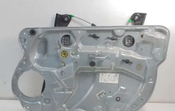 Volkswagen Polo IV 9N3 Front door window regulator with motor 6Q4837756