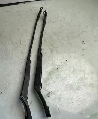 Volkswagen PASSAT B5.5 Front wiper blade arm 3B1955410B