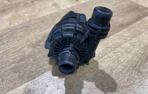 Land Rover Discovery Sport Water pump M8E28501DB 2303234953 FC1UAC880R30