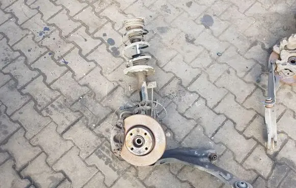 Renault Clio IV Front wheel hub spindle knuckle