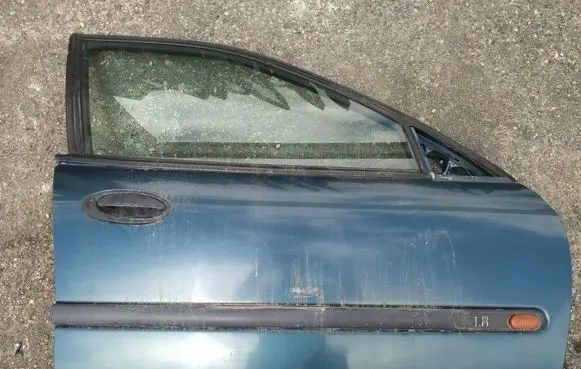 Renault Laguna I Front door melynos