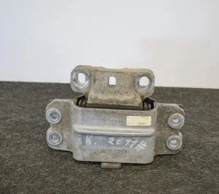 Volkswagen PASSAT B6 Engine mount bracket 3C0199555P